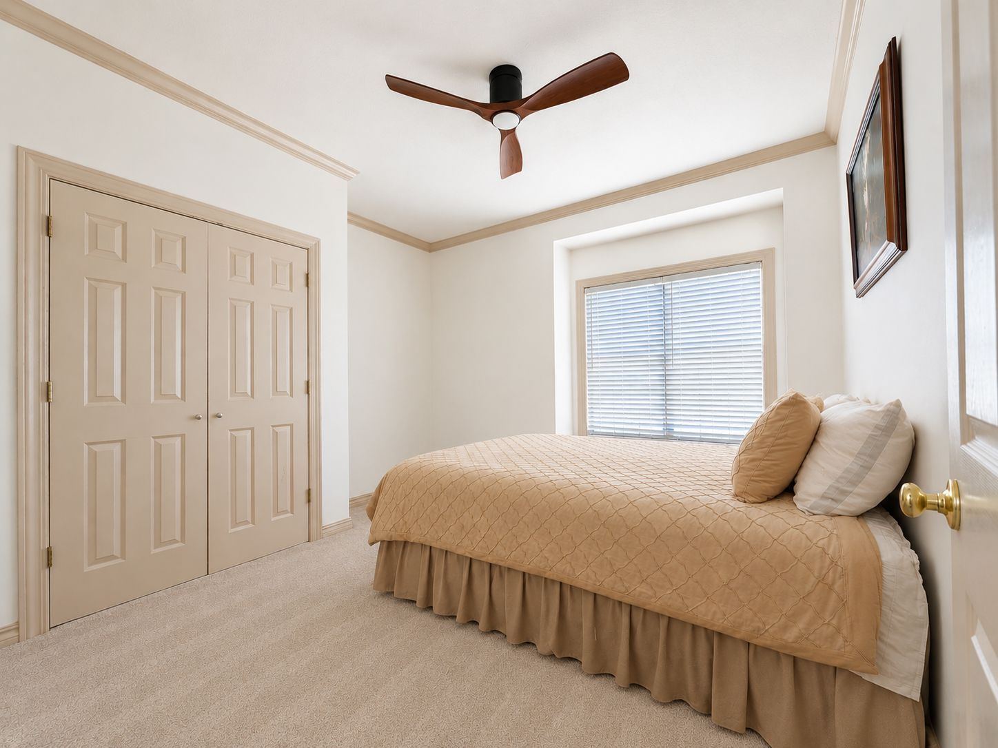 Secondary bedroom with large closet Secondary bedroom with large closet
