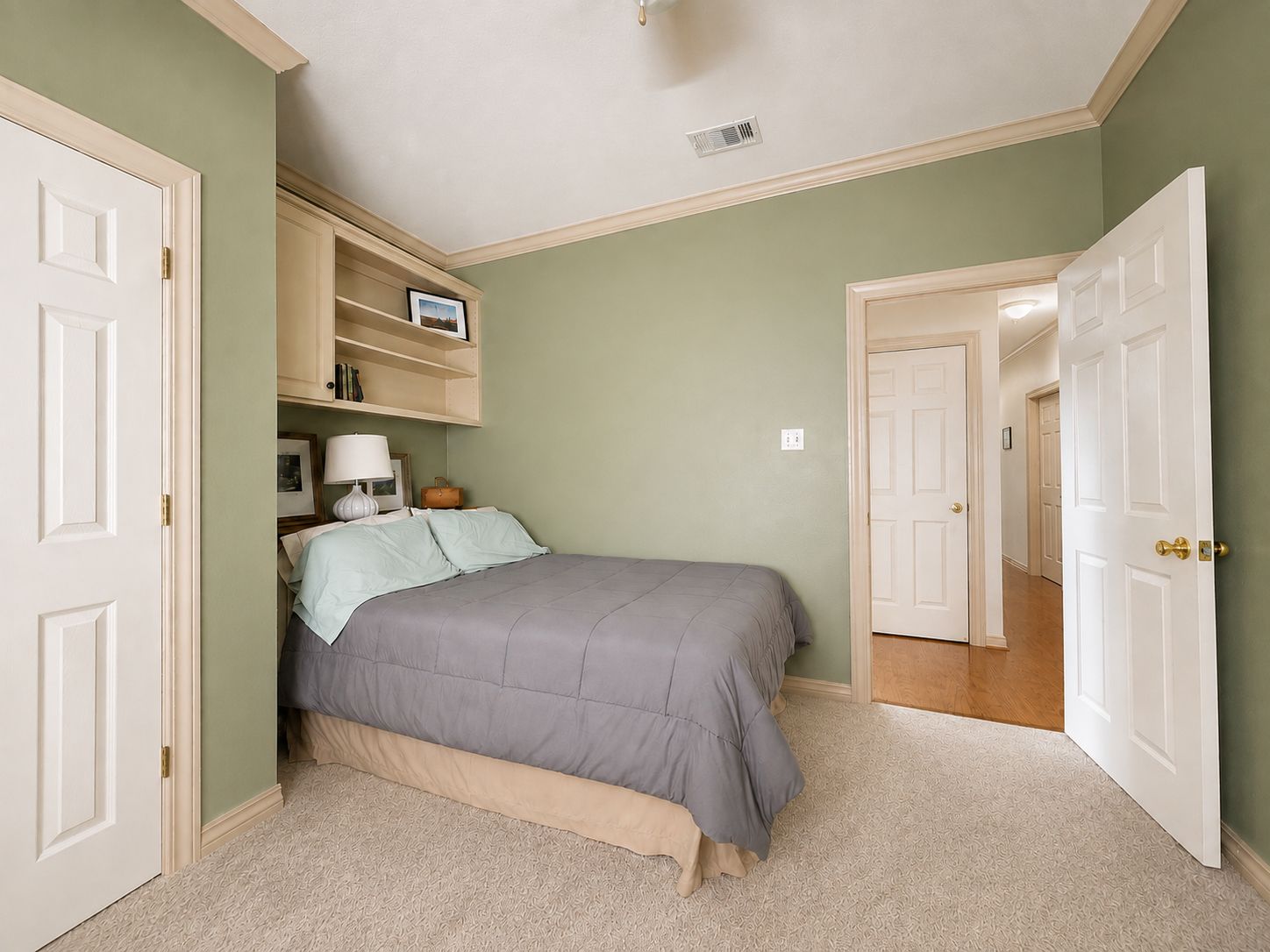 Secondary bedroom with large closet Secondary bedroom with large closet