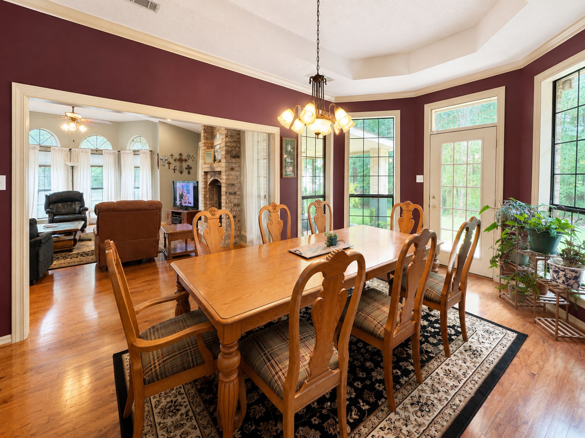 Plenty of space for your formal dining room overlooking the lake. Plenty of space for your formal dining room overlooking the lake.